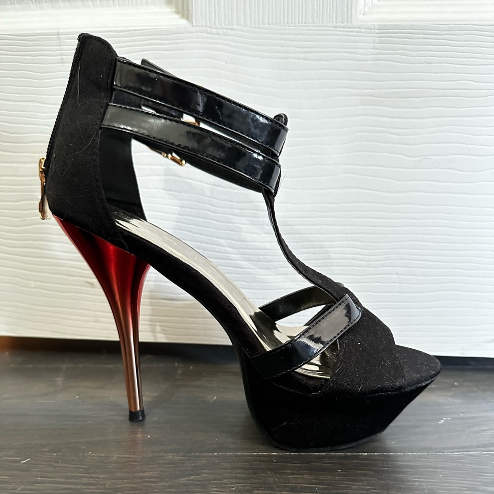 Black/red/gold platforms Gatuxus S 36 never worn!